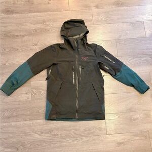 Arc'teryx Men's Black and Teal Ski Jacket